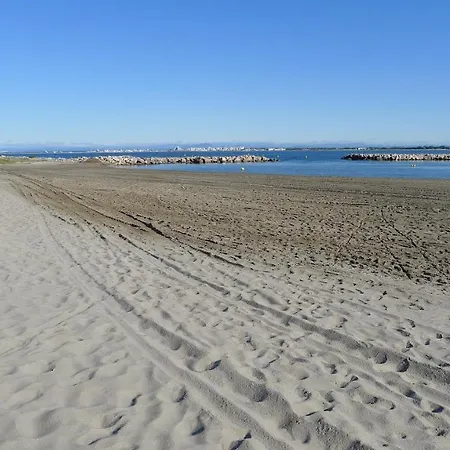 Rare Apartment, Seafront With 180 Degree View Less Than 3 Km From The Center Le Grau-du-Roi