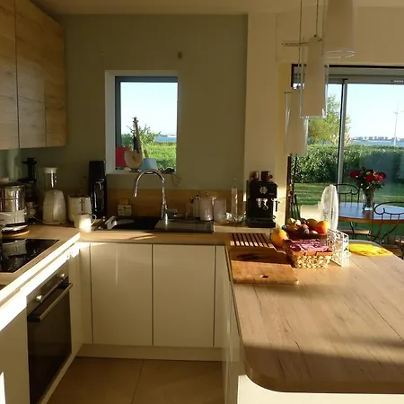 Rare Apartment, Seafront With 180 Degree View Less Than 3 Km From The Center Le Grau-du-Roi