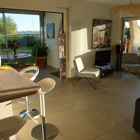 Rare Apartment, Seafront With 180 Degree View Less Than 3 Km From The Center Daire