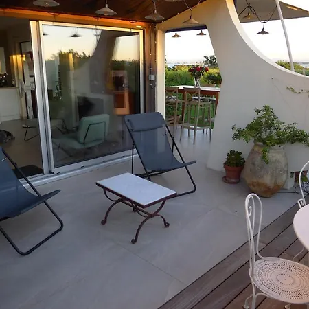 Rare Apartment, Seafront With 180 Degree View Less Than 3 Km From The Center Daire *